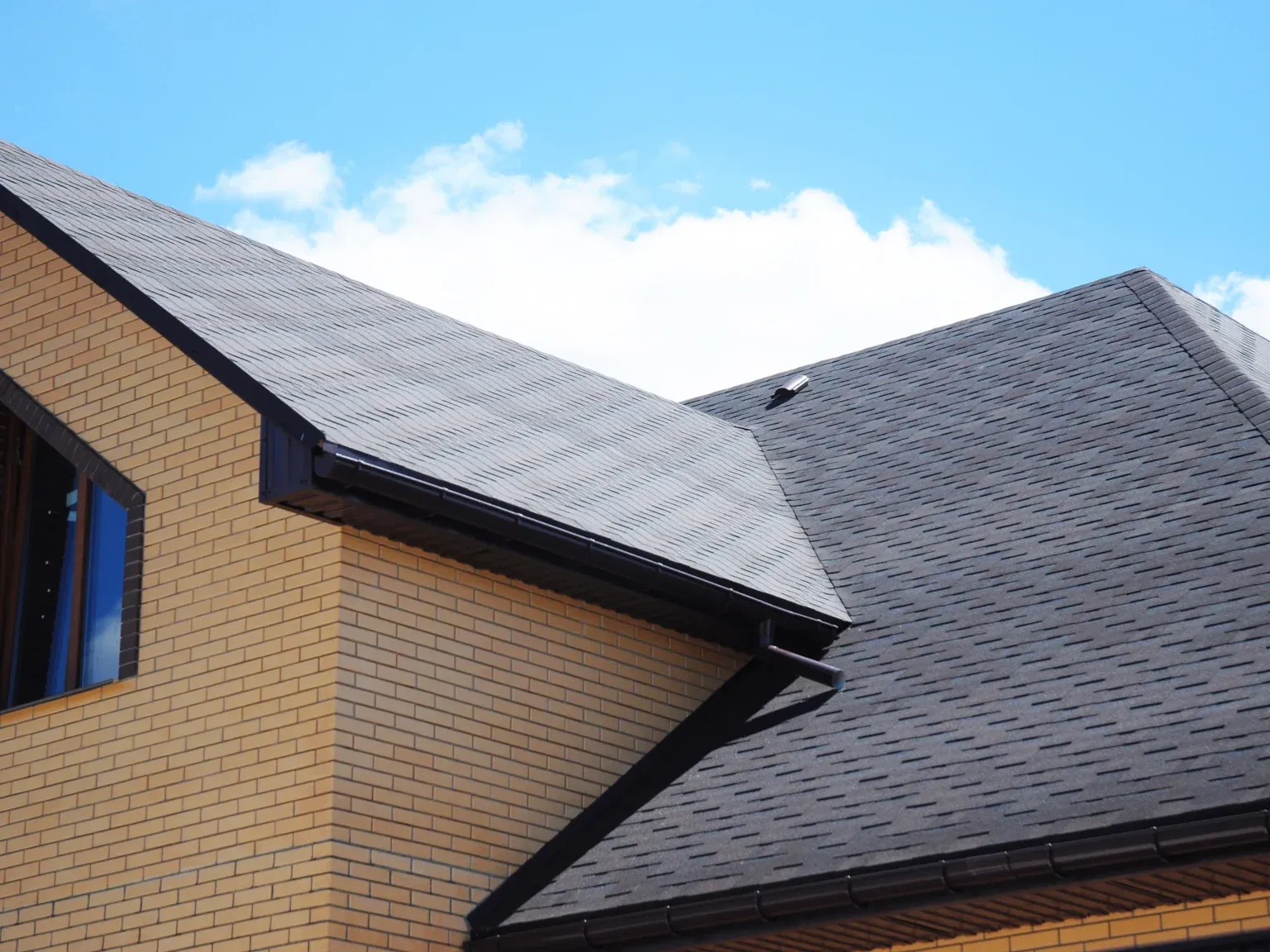 asphalt-shingles-roofing-hartford-city.webp