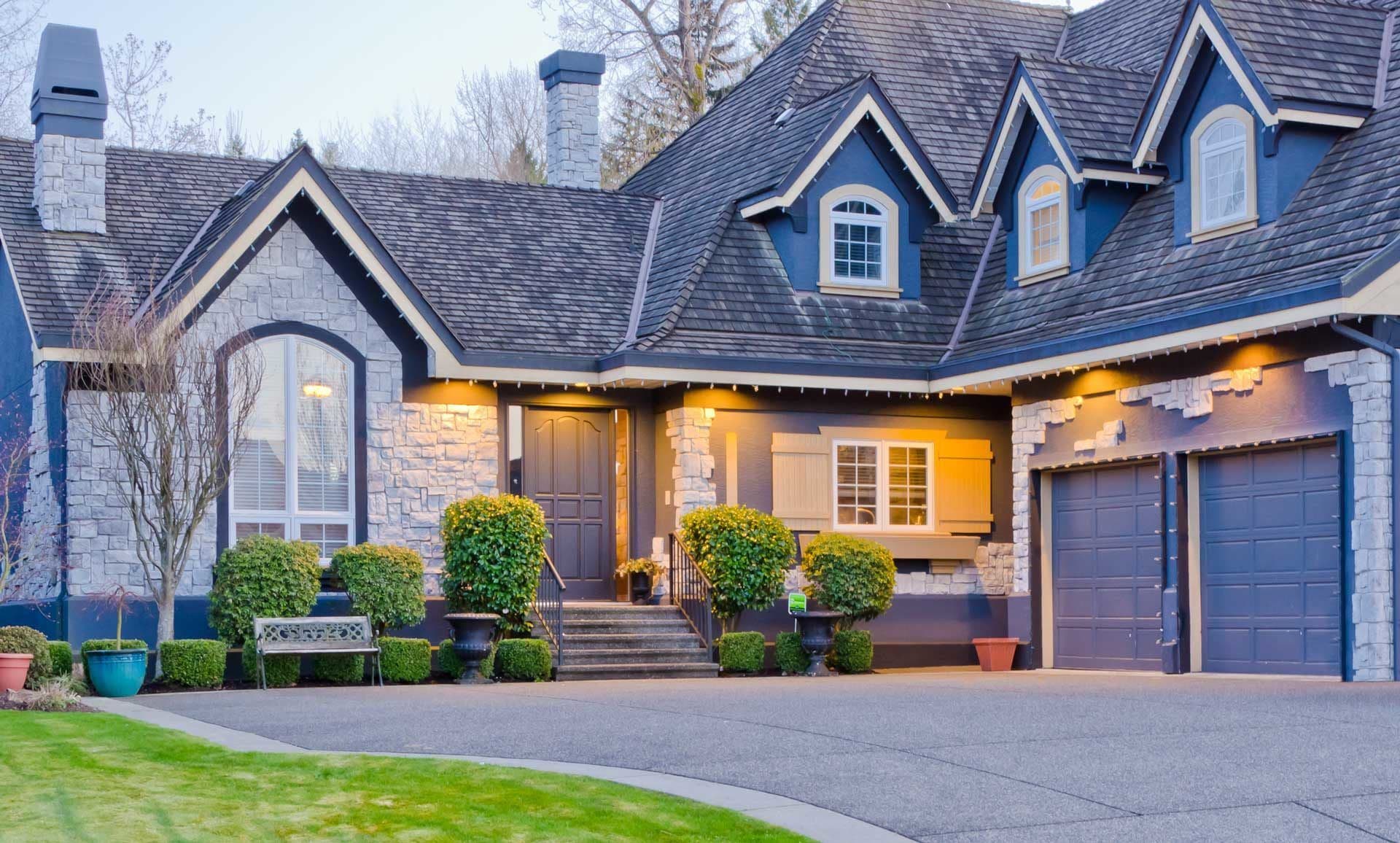 Luxury-house-at-dusk-in-Vancou-26752214