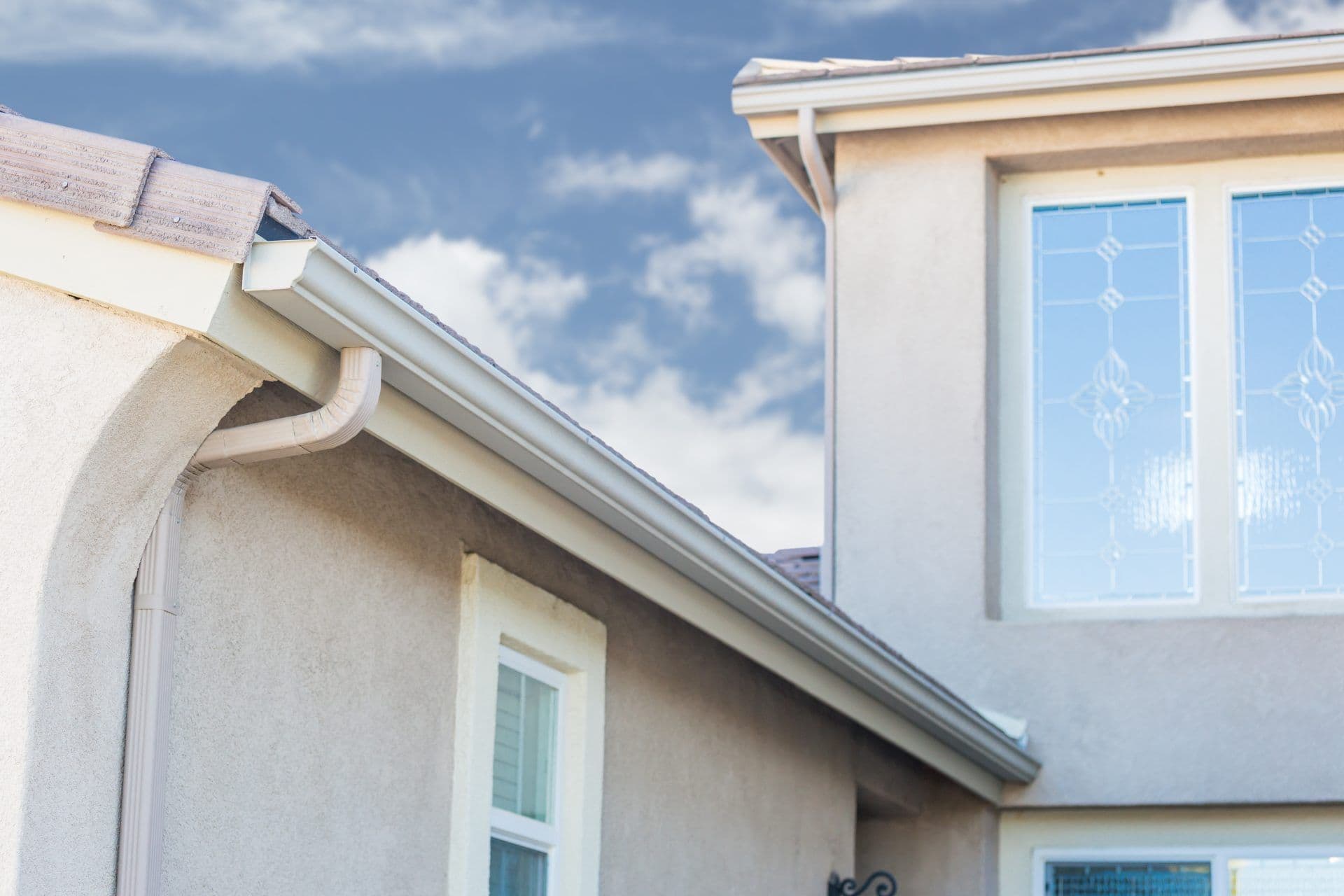 durable-seamless-gutters-anderson-in-clemens-home-solutions-scaled