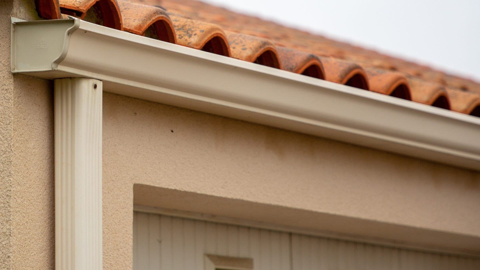 durable-seamless-gutters-chesterfield-in-clemens-scaled.jpeg