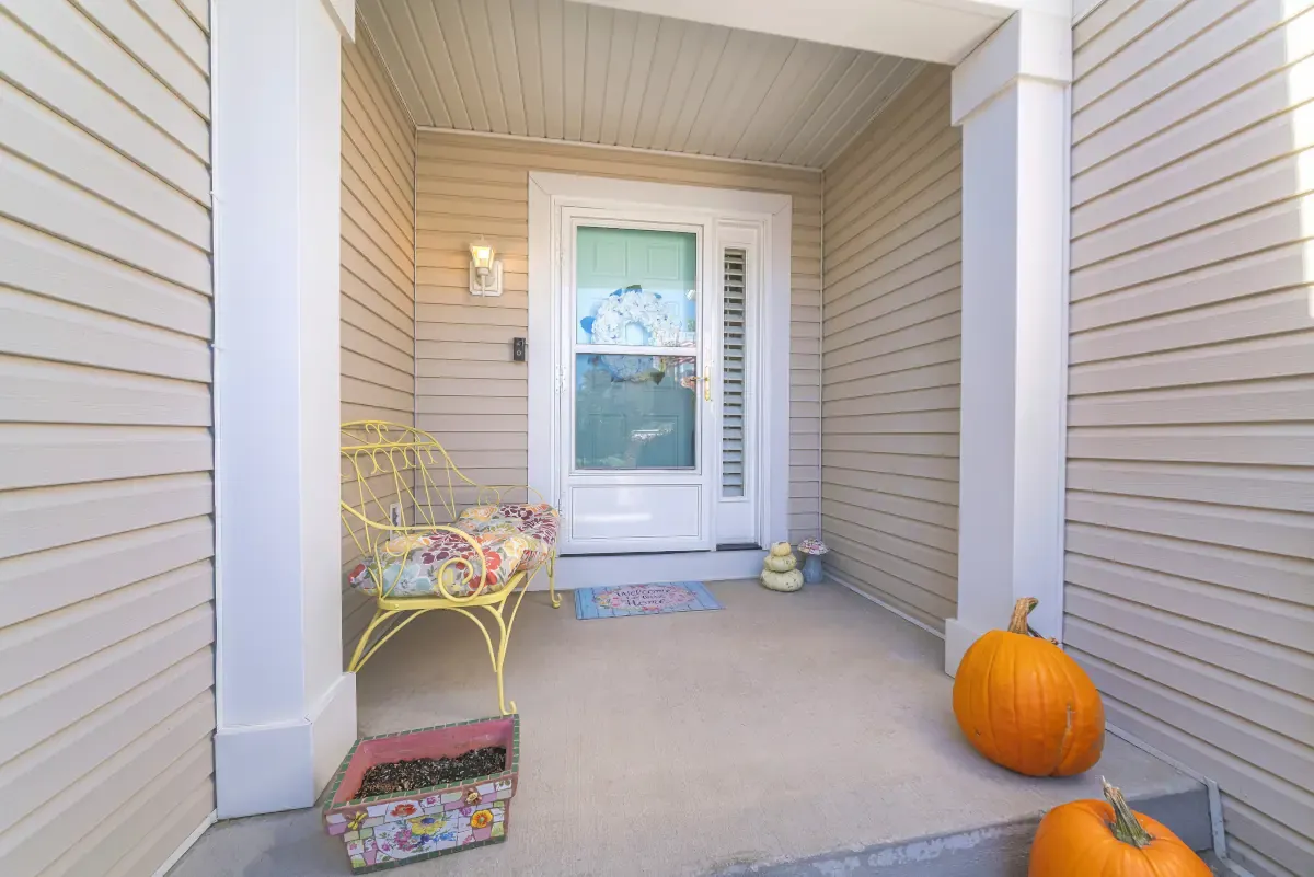 entry-door-in-new-castle-in.webp