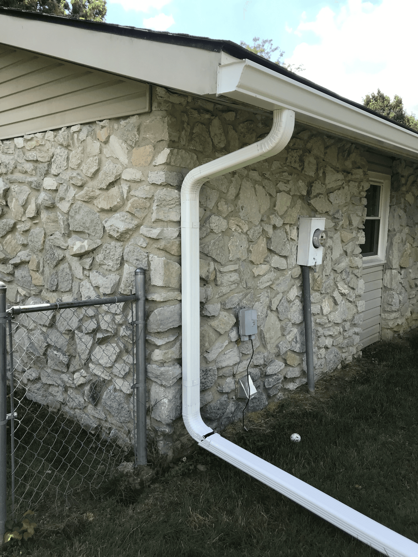 great-seamless-gutters-new-castle-in-clemens-home-solutions-scaled.png