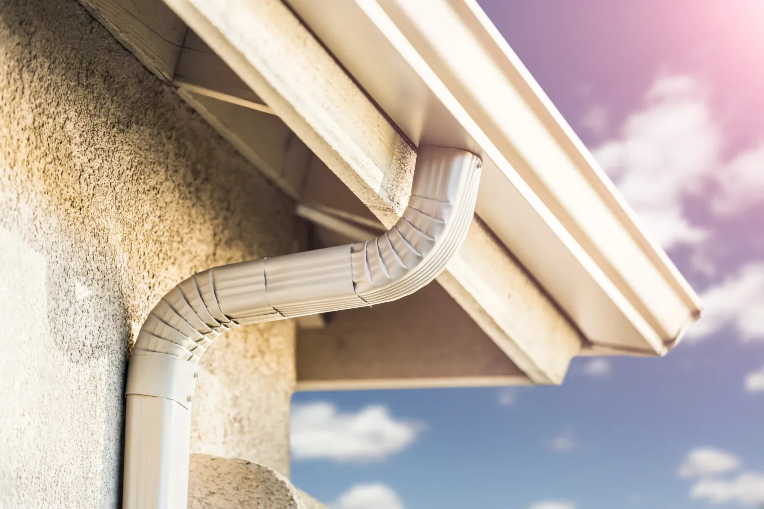 home-with-new-gutters-hartford-city.webp