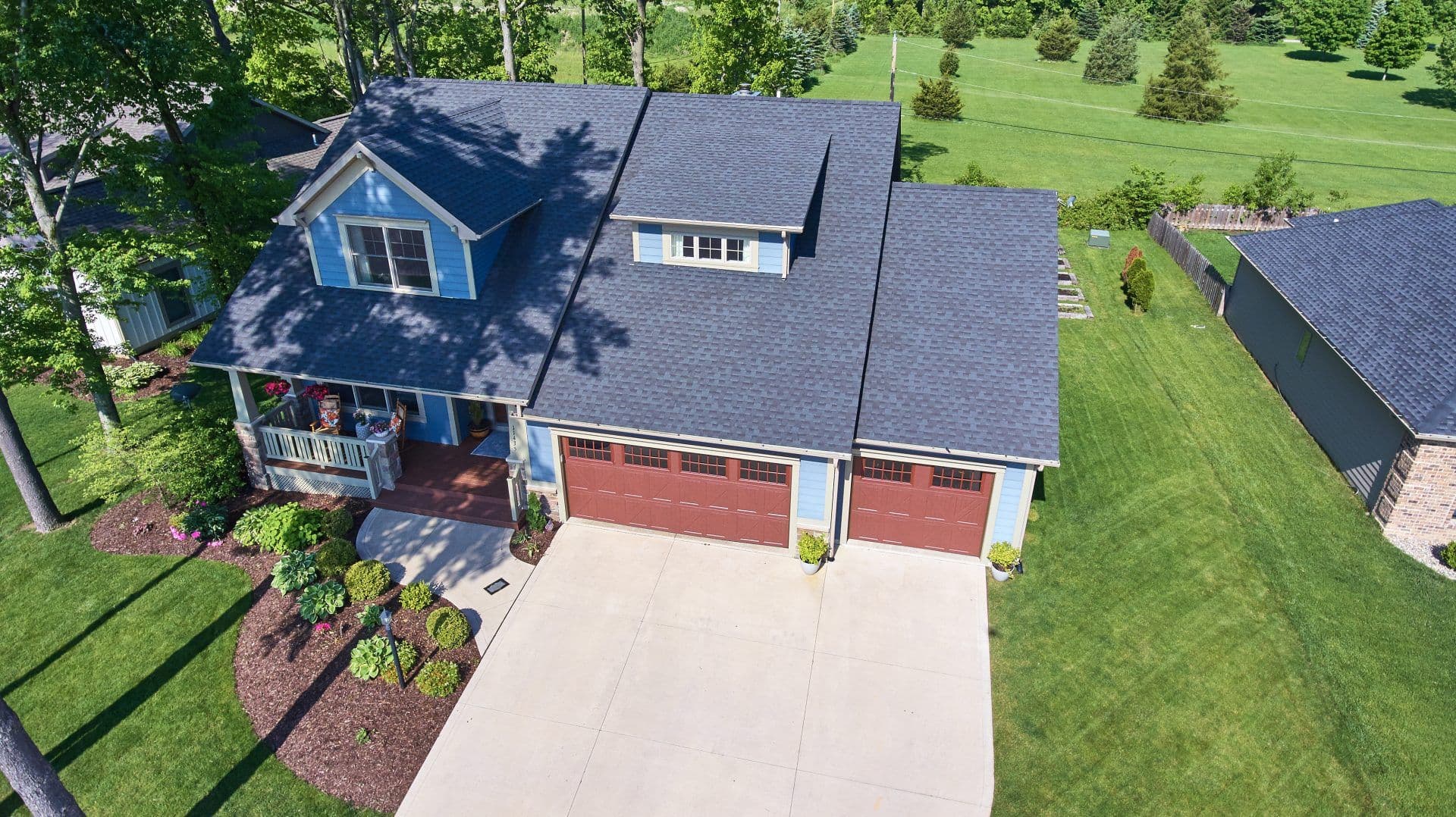 neat-asphalt-shingle-roofing-new-castle-in-clemens-home-solutions-scaled.jpg