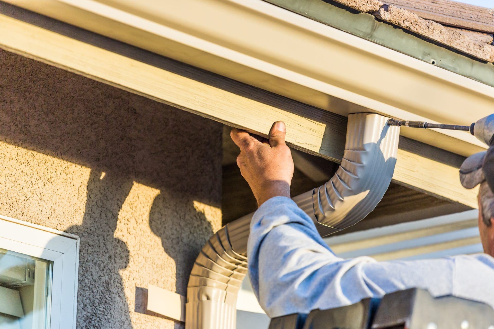Skilled-Installer-Attaching-Gutters-To-Fascia-Clemens-Home-Solutions-East-Central-Indiana-scaled